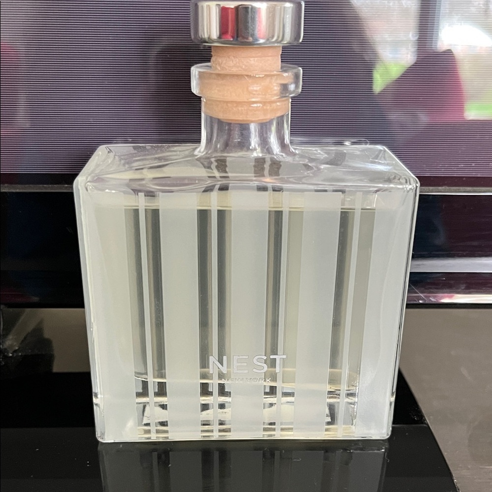 NEST Fragrances Clear Glass Stripe Perfume Bottle with Silver Cap